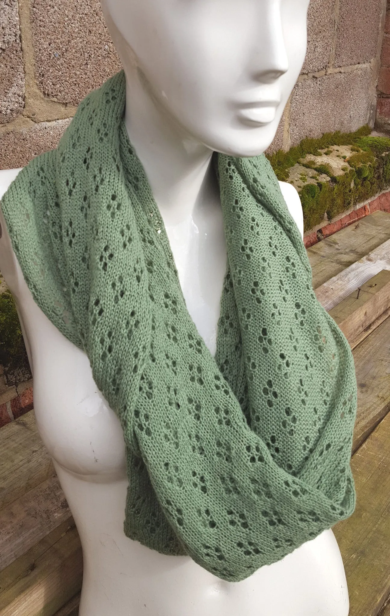 Lambswool  lace infinity scarf in lovat green