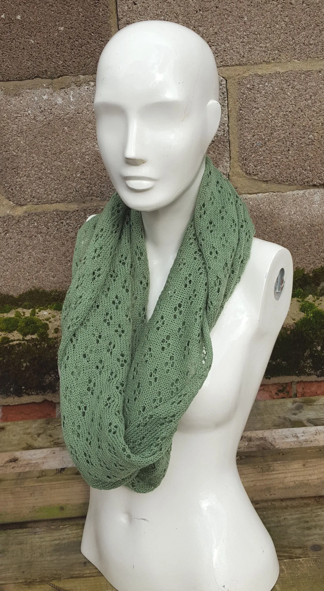 Lambswool  lace infinity scarf in lovat green